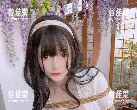 MiMi Chan 图片里的最新MiMi Chan和艾尔贝多就像是错位的梦,谁是主角?